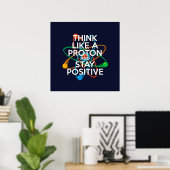 Leuk DENK ALS EEN PROTON EN BLIJF POSITIEF Poster (Thuiskantoor)