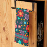 Leuk Gelukkig Kleurrijk Bloemen Aangepaste Naam St Theedoek<br><div class="desc">Chique gepersonaliseerde bloemmotief Moderne keukenhanddoek. Deze kleurrijke keukenhanddoeken zijn perfect om een pop kleur aan uw keuken toe te voegen. Maak ze uniek voor u door jouw naam of favoriete offerte toe te voegen. Of je nu een doorgewinterde chef-kok bent of een aspirant huiskok, deze handdoeken zijn de perfecte metgezel...</div>