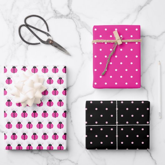 Leuk glimlachend roze polka dot lieveheersbeestje  inpakpapier vel (Voorkant)