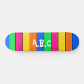 LEUK HELDER GEKLEURD STRIPY PATROON MET INITIALEN PERSOONLIJK SKATEBOARD (Horizontaal)