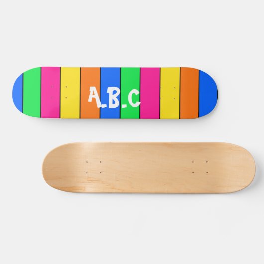 LEUK HELDER GEKLEURD STRIPY PATROON MET INITIALEN PERSOONLIJK SKATEBOARD (Horizontaal)