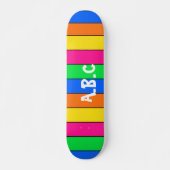 LEUK HELDER GEKLEURD STRIPY PATROON MET INITIALEN PERSOONLIJK SKATEBOARD (Voorkant)