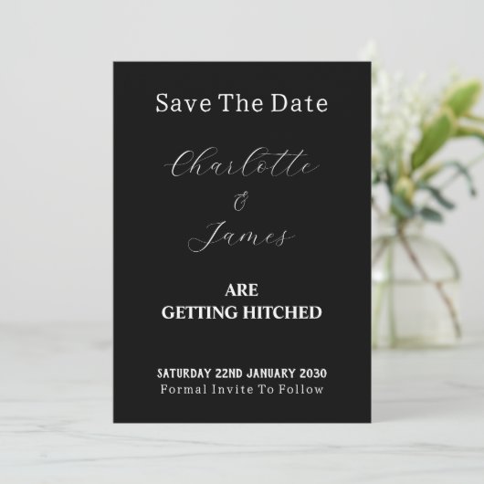 Leuk informeel krijgen hitched zwart-wit foto save the date (Staand voorkant)