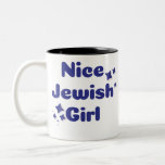 Leuk joods meisje tweekleurige koffiemok<br><div class="desc">Het perfecte cadeau voor alle mooie joodse meisjes in je leven. Ideaal voor Hanukkah of een vleermuismitswa cadeau!</div>