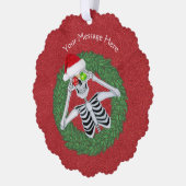 Leuk kerstskelet met Ornamenten in krans (Links)