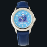Leuk kinder genaamd blauw trein polshorloge horloge<br><div class="desc">Grafische kunst kinder horloge met een grafisch blauwe stoomtrein. Aanpassen met jouw naam leest momenteel Taylor.</div>