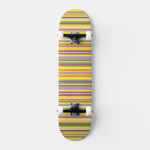 Leuk kleurrijk strepen ontwerp persoonlijk skateboard
