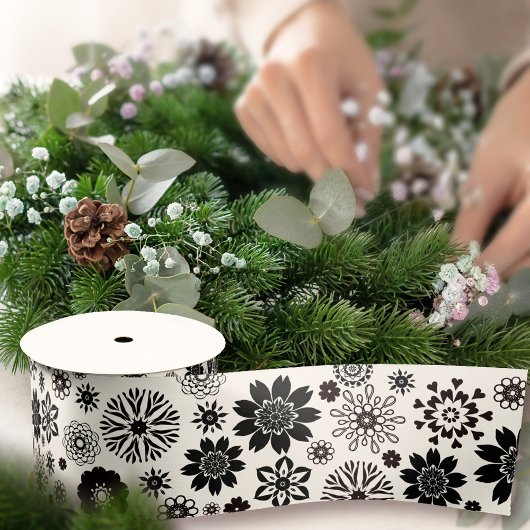 Leuk Leuk Modern Zwart-wit Bloemen Patroon Satijnen Lint