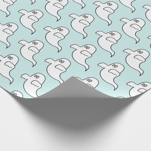 Leuk Lichtblauw en Wit Halloween Ghost Pattern Cadeaupapier (Hoek)