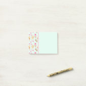 Leuk patroon met blije dieren en speelgoed post-it® notes (Op bureau)
