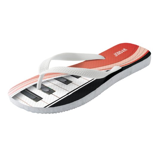 Leuk pianoontwerp met rode Swoosh Teenslippers (Schuin)