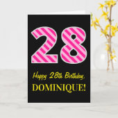 Leuk roze gestreept "28"; Gelukkige 28ste verjaard Kaart (Gele Bloem)