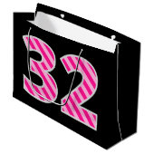 Leuk roze gestreept "32"; Gelukkige 32e verjaardag Groot Cadeauzakje (Voorkant Gekanteld)
