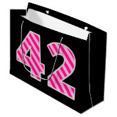 Leuk roze gestreept "42"; Gelukkige 42e verjaardag Groot Cadeauzakje (Voorkant Gekanteld)
