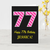 Leuk roze gestreept "77"; Gelukkige 77e verjaardag Kaart (Gele Bloem)