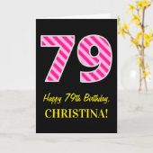 Leuk roze gestreept "79"; Gelukkige 79e verjaardag Kaart (Gele Bloem)
