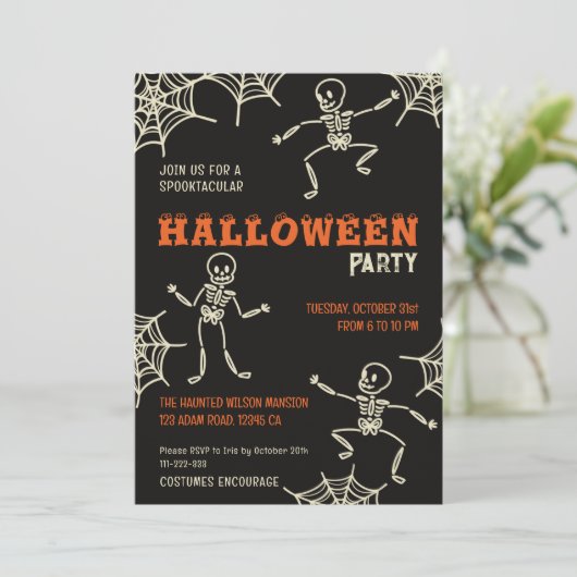 Leuk Skelet Zwart Halloween Feest Kaart (Staand voorkant)