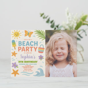 Leuk zomerthema met golven, zonneschijn en speels kaart