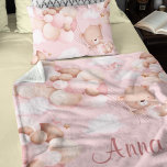 Leuke 1e verjaardag Teddy Bear Baby Birthday Pink Inbakerdoek<br><div class="desc">Leuke waterverf teddybeer baby deken. Geweldige cadeau ideeën voor baby showers en baby's verjaardagen. Kijk gerust naar de overeenkomende objecten in mijn collectie!</div>
