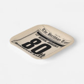 Leuke 80e Verjaardag Oude Krant Custom Papieren Bordje (Gebogen)