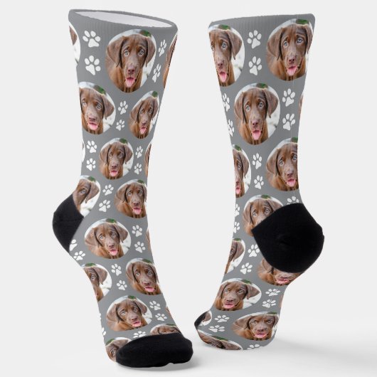Leuke aangepaste foto van hond in grijs trendy hui sokken (Gebogen)