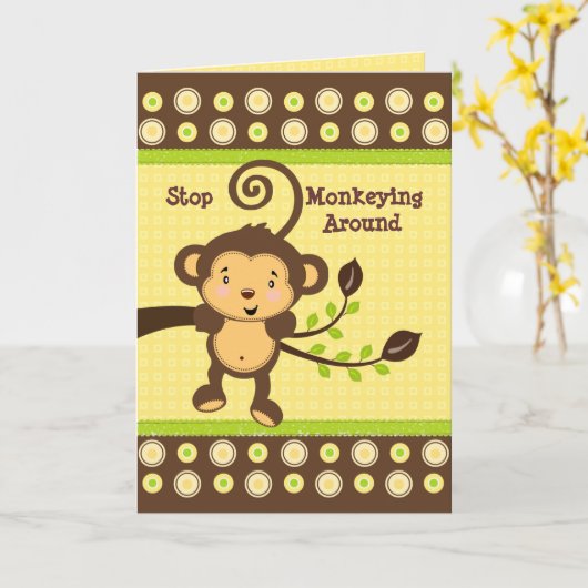 Leuke Aap op de Kaart van de Verjaardag van de Tak (Gele Bloem)