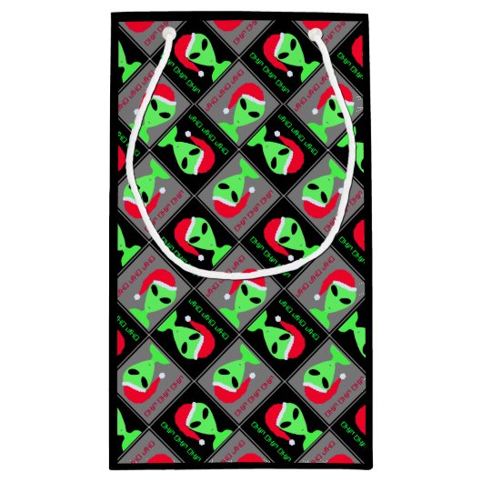 Leuke Alien Santa Geek Small Christmas Pattern Klein Cadeauzakje (Achterkant)