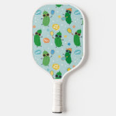 Leuke augurken spelen Pickleball op lichtblauw Paddle (Achterkant)