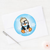 Leuke Baby Pinguïn met Sneeuwvlokken Achtergrond Ronde Sticker (Envelop)