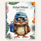 Leuke baby uil met rugzak, petten en zonnebril notitieboek (Voorkant)