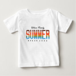 Leuke baby zomer zonsondergang strand familie vaka