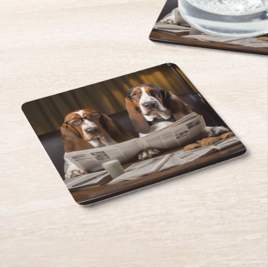 Leuke basset hounds lezen krant kartonnen onderzetters (Schuin)