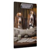 Leuke basset hounds lezen krant klembord (Rechts)
