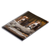 Leuke basset hounds lezen krant notitieboek (Linkerzijde)