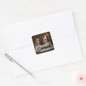 Leuke basset hounds lezen krant vierkante sticker (Envelop)