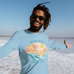 Leuke  Beach Waves Sunshine Surf Lange mouw T-shirt<br><div class="desc">Leuke  stijl lange mouwen t-shirts met prachtige blauwgroen oceaan golven en een felle zon met palmbomen in de zomer. Het coole grunge ontwerp wordt aangevuld met gedistresseerde blauwgroen blauwe aangepaste tekst voor uw familievakantie of strandreis.</div>