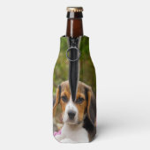 Leuke Beagle Dog Puppy in Melkkarn Bottle-Jacket Flesjeskoeler (Fles Achterkant)