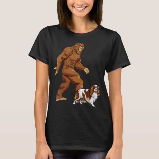 Leuke Bigfoot Walking Cavalier King Charles Spanie T-shirt (Voorkant)