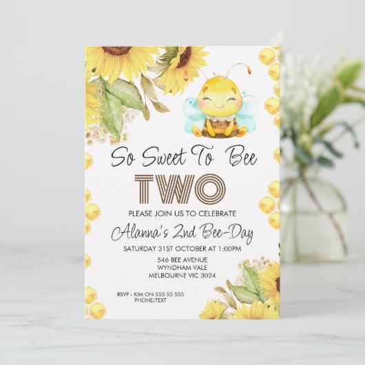 Leuke bijen zonnebloemen 2e verjaardag uitnodiging (Staand voorkant)