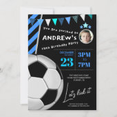 Leuke blauwe voetbal verjaardagsfeest uitnodiging (Voorkant)