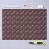 Leuke Bonito Vis in Pastel Roze op Deep Maroon Tissuepapier (Craft)