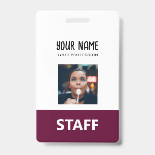Leuke bordeauxrode naamplaatje met foto voor perso badge