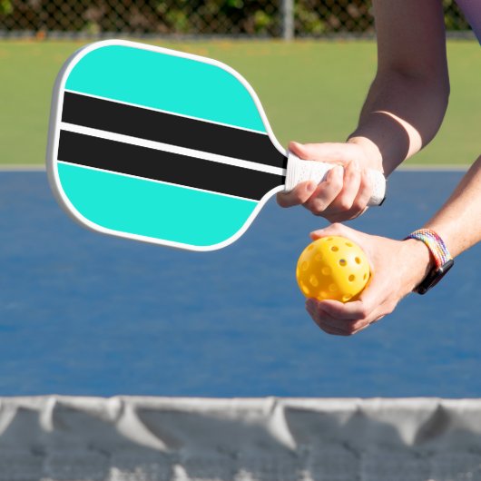Leuke Bright Aqua Zwart Wit Centrum Racing Stripes Pickleball Paddle (Insitu)