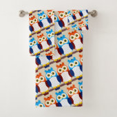 Leuke bruine en blauwe uilen op takken bad handdoek (Insitu)