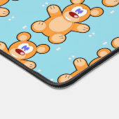 Leuke bruine teddyberen op blauw bureaumat (Hoek)