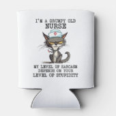 Leuke chagrijnige oude verpleegster blikjeskoeler (Achterkant)