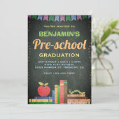 Leuke Chalkboard Preschool Afstuderen Invitation Kaart (Staand voorkant)