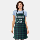 Leuke chef citaat op groene en blauwe tartan gerui schort (Gedragen)