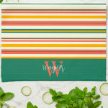 Leuke chique streep Stijlvolle aangepaste monogram Theedoek<br><div class="desc">Chic Stripe Modern Stijlvolle Keukenhanddoek met Monogram Initiaal en Achternaam. Deze unieke keukenhanddoeken zijn een perfect geschenk om een verjaardag, pensionering, jubileum, housewarming party, huwelijksgeschenk, enz... een leuke manier te vieren elke gelegenheid. Combineer het met een fles wijn en het is een geweldig cadeau voor vrienden, familie, collega's, vrienden. Bekijk...</div>