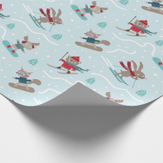 Leuke dieren skiën en snowboarden op blauw cadeaupapier (Hoek)